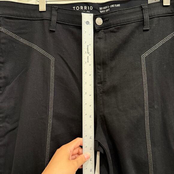 NWT Torrid Women’s 20T Sky High A- Line Flare Super Soft Jeans Black Plus Size0 - Picture 6 of 9